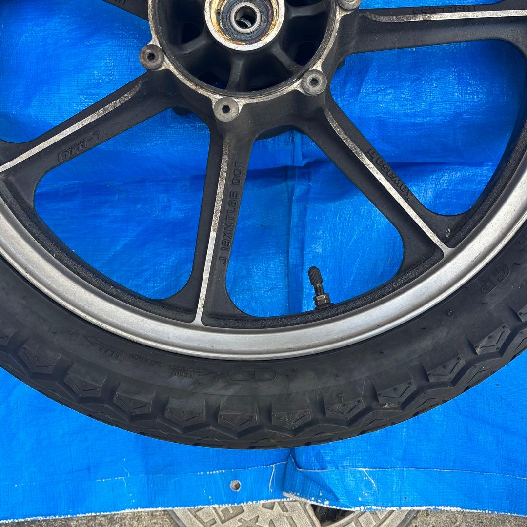 Kawasaki Z1000J タイヤ　フロントホイール