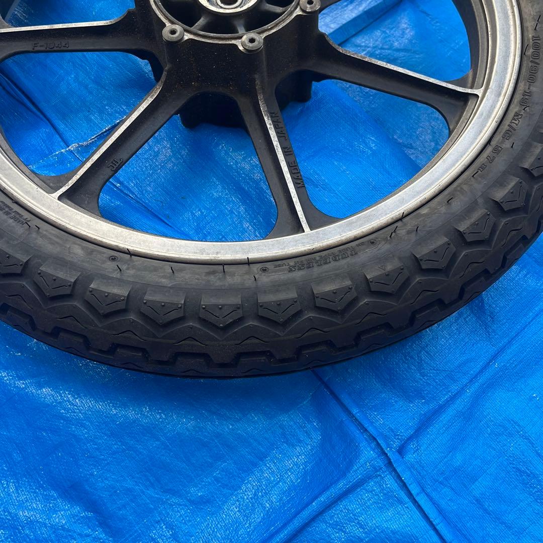 Kawasaki Z1000J タイヤ　フロントホイール