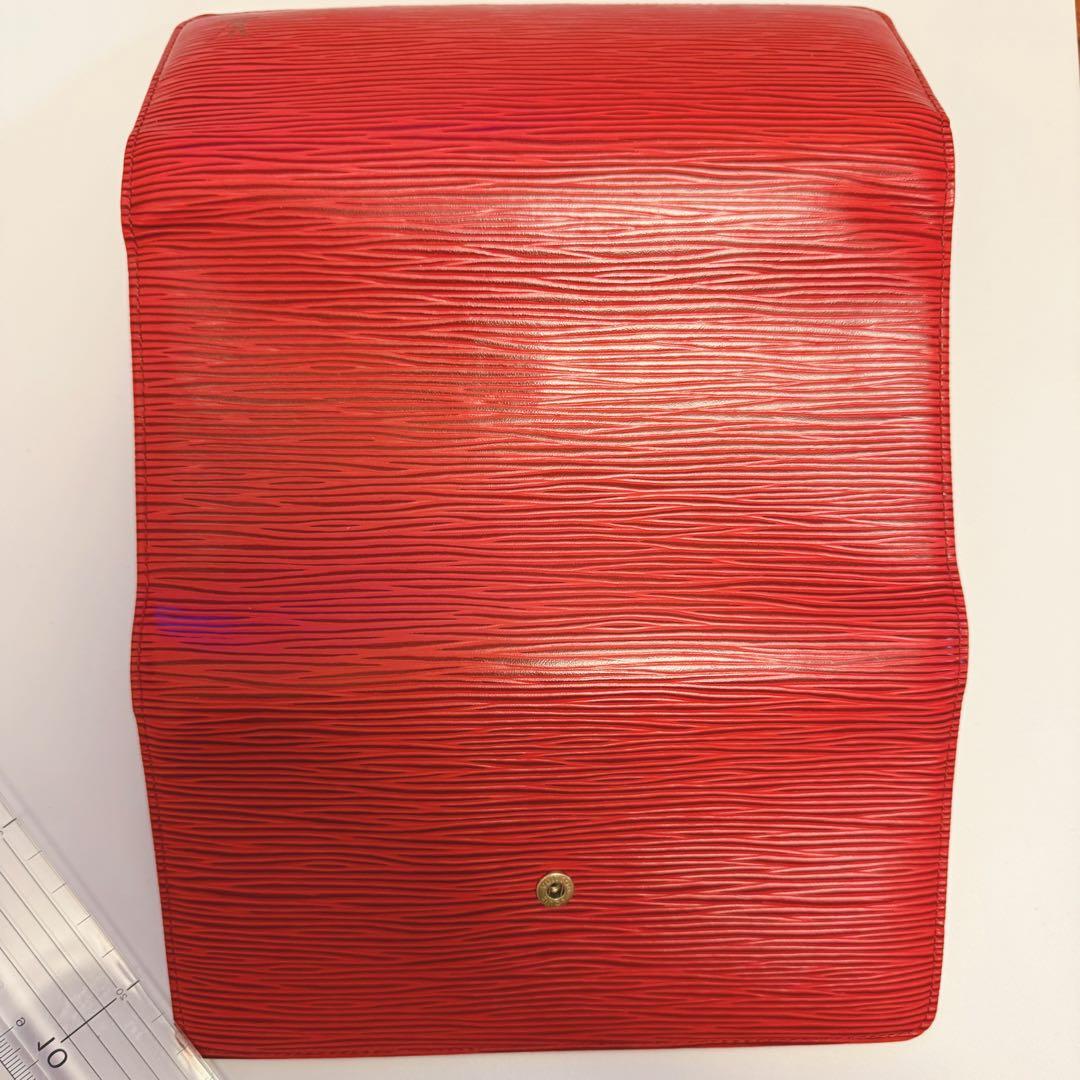 LOUIS VUITTON ポルトトレゾール・インターナショナル レッド エピ