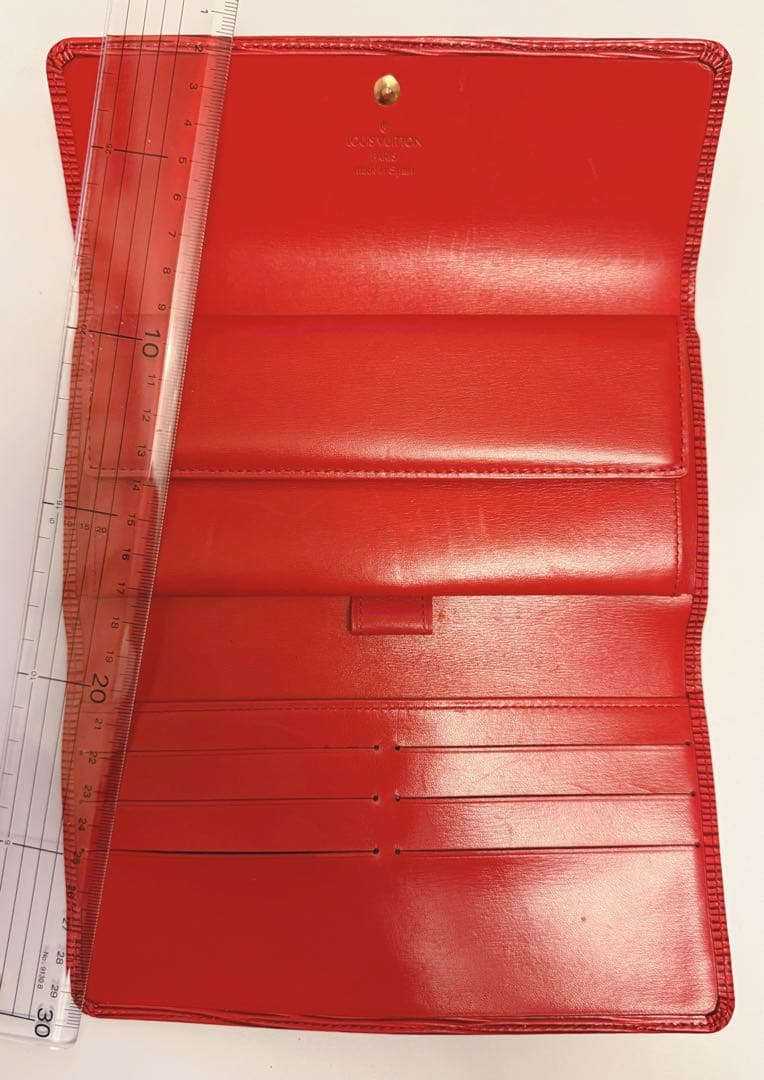 LOUIS VUITTON ポルトトレゾール・インターナショナル レッド エピ