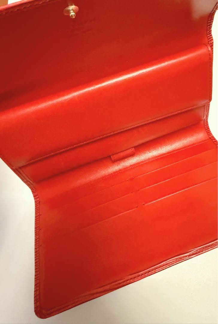 LOUIS VUITTON ポルトトレゾール・インターナショナル レッド エピ