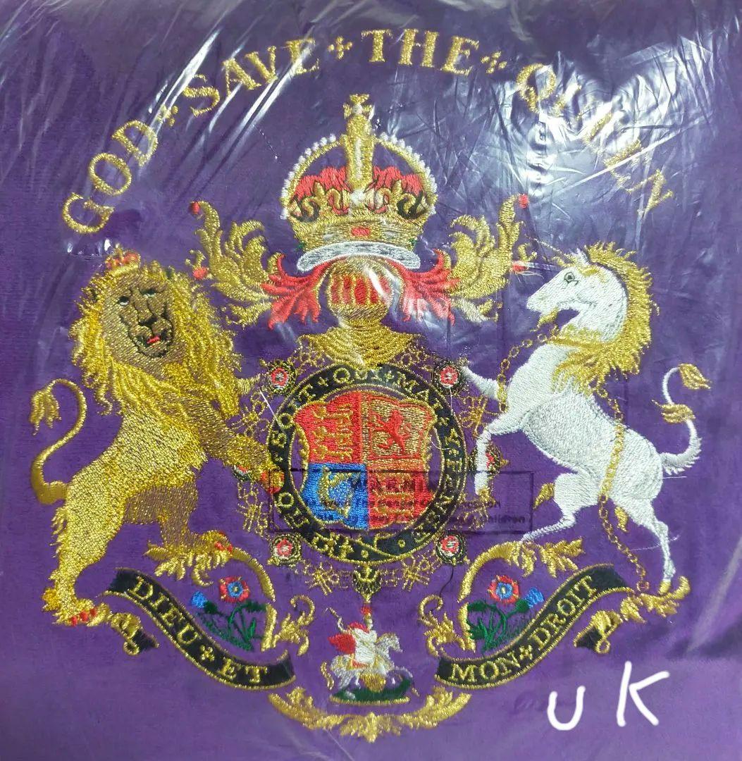 未開封　クッション　&　マグネット　英国　ロイヤル　王室　エリザベス女王　紋章