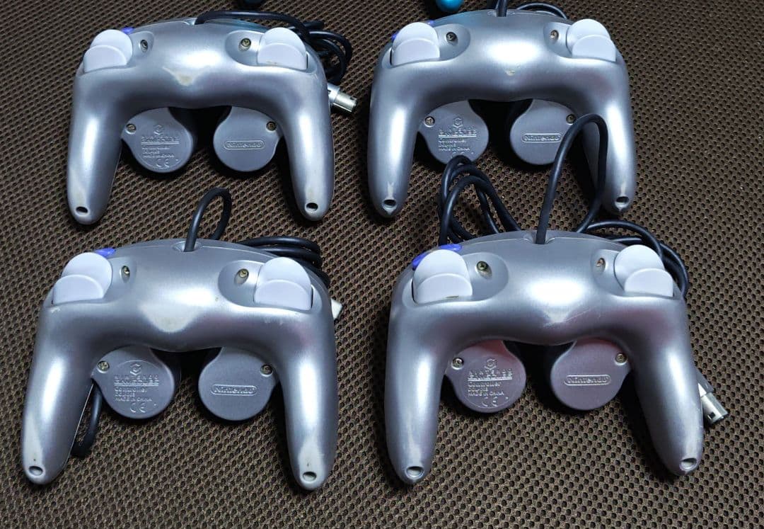 みけねこ　ゲームキューブ　コントローラー　シルバー　4個