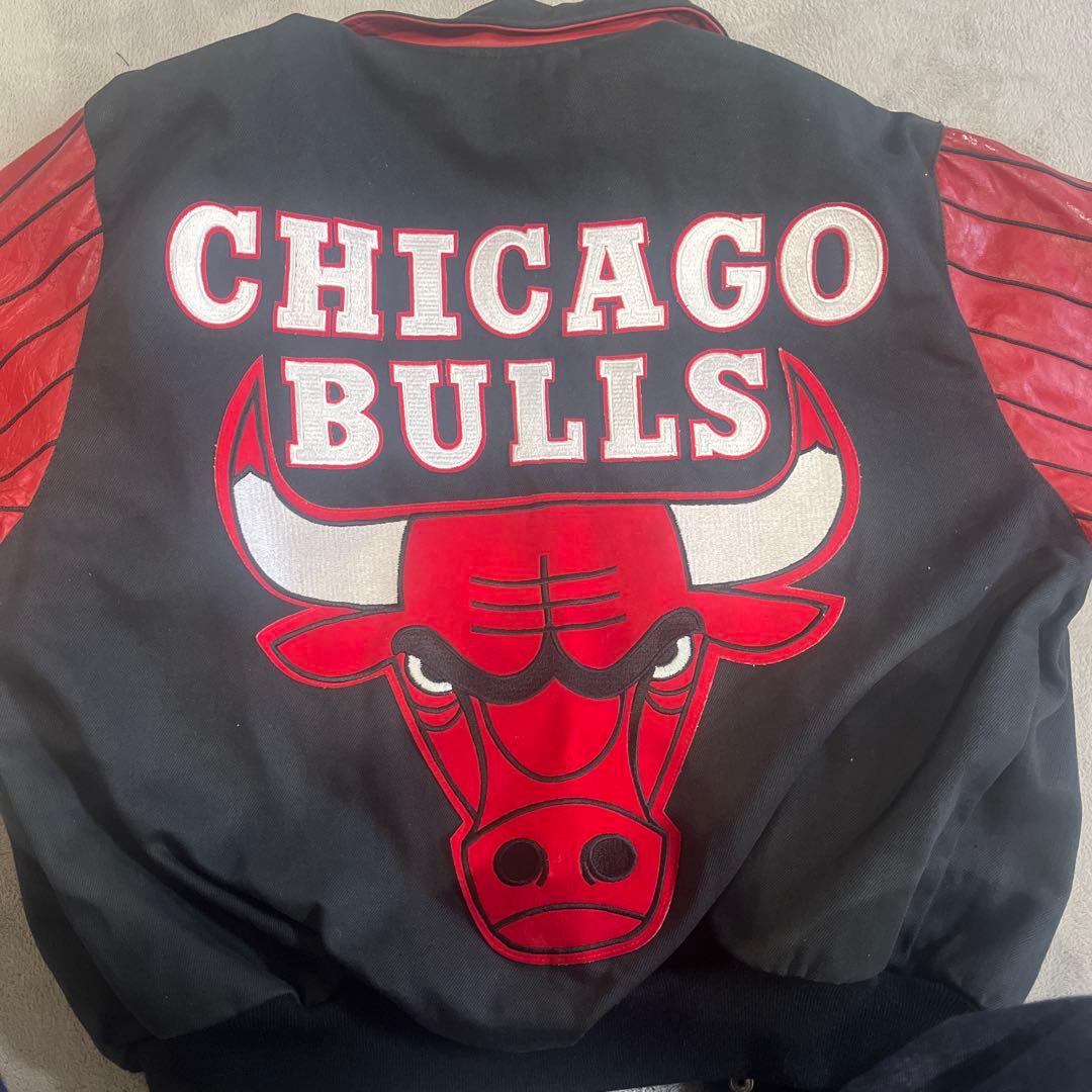 シカゴ・ブルズ スタジャン ブラック/レッド 最 安値