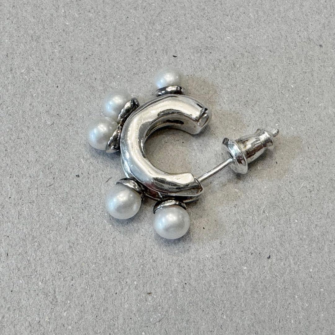 e.m. 0001-P009 揺れるパールフープ片耳ピアス