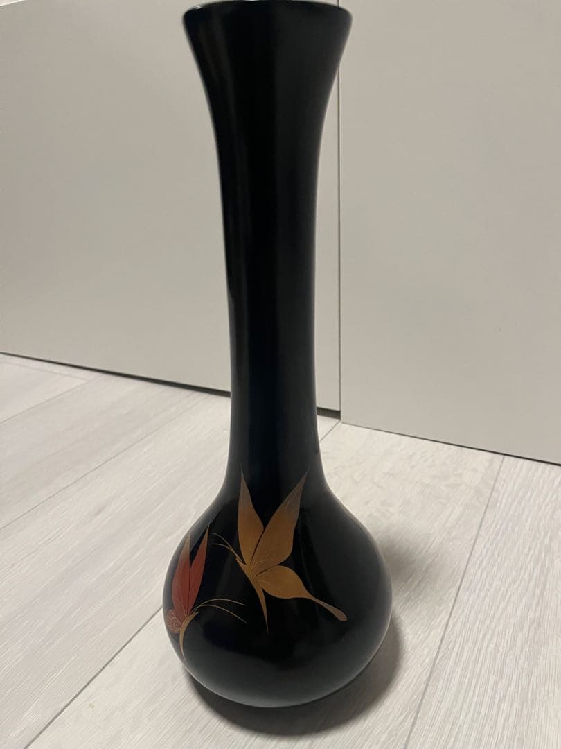 花生 陶器製 花瓶 黒い葉模様付き