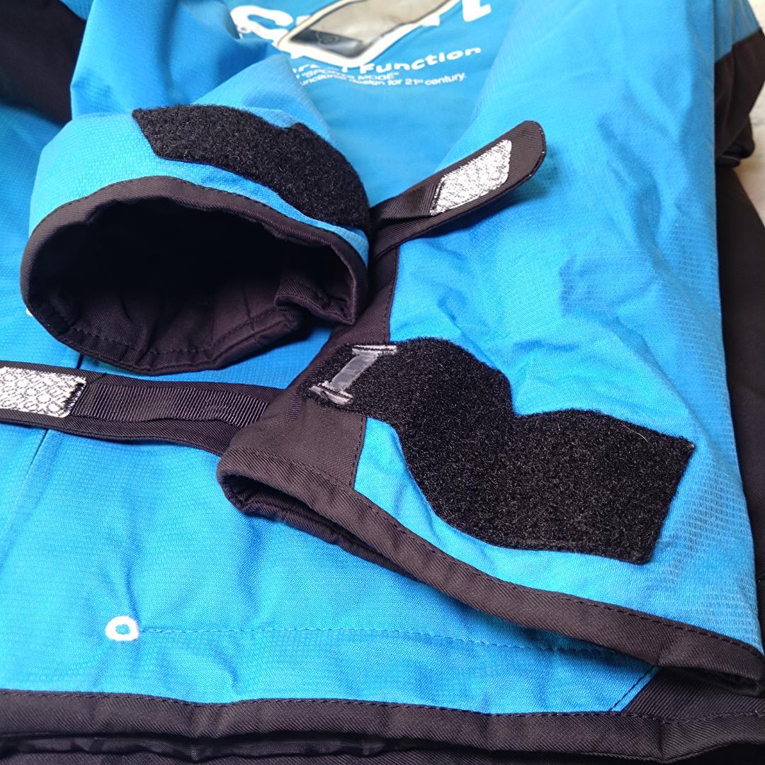 DESCENTE　スキーウェア　スマホ用ポケット　中綿　保温機能ヒートナビ　M