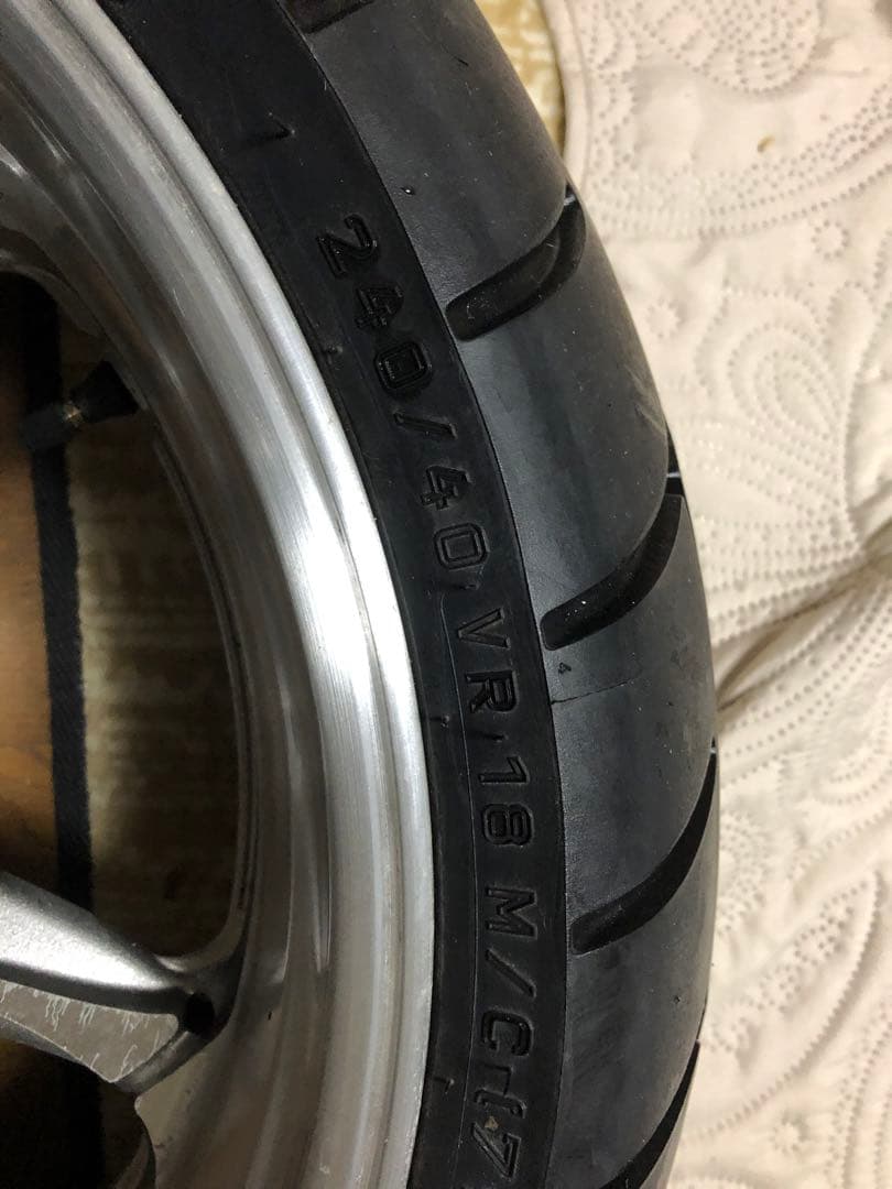 て*ん様 オンロードタイヤ 240/40 VR18 ホイールは別途相談￼