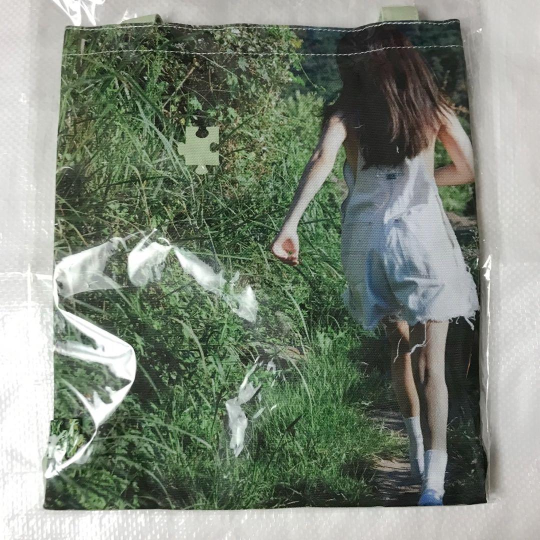 JENNIE 写真展 トートバッグ グリーン BLACKPINK ジェニ - メルカリ