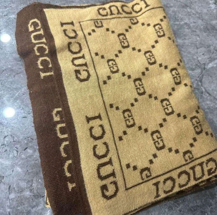 GUCCI ロゴパターン マフラー