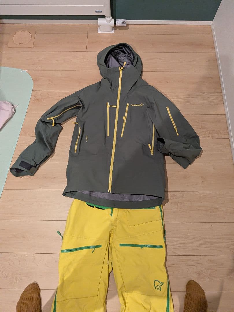 NORRONA スキーウェア ジャケットとパンツセット