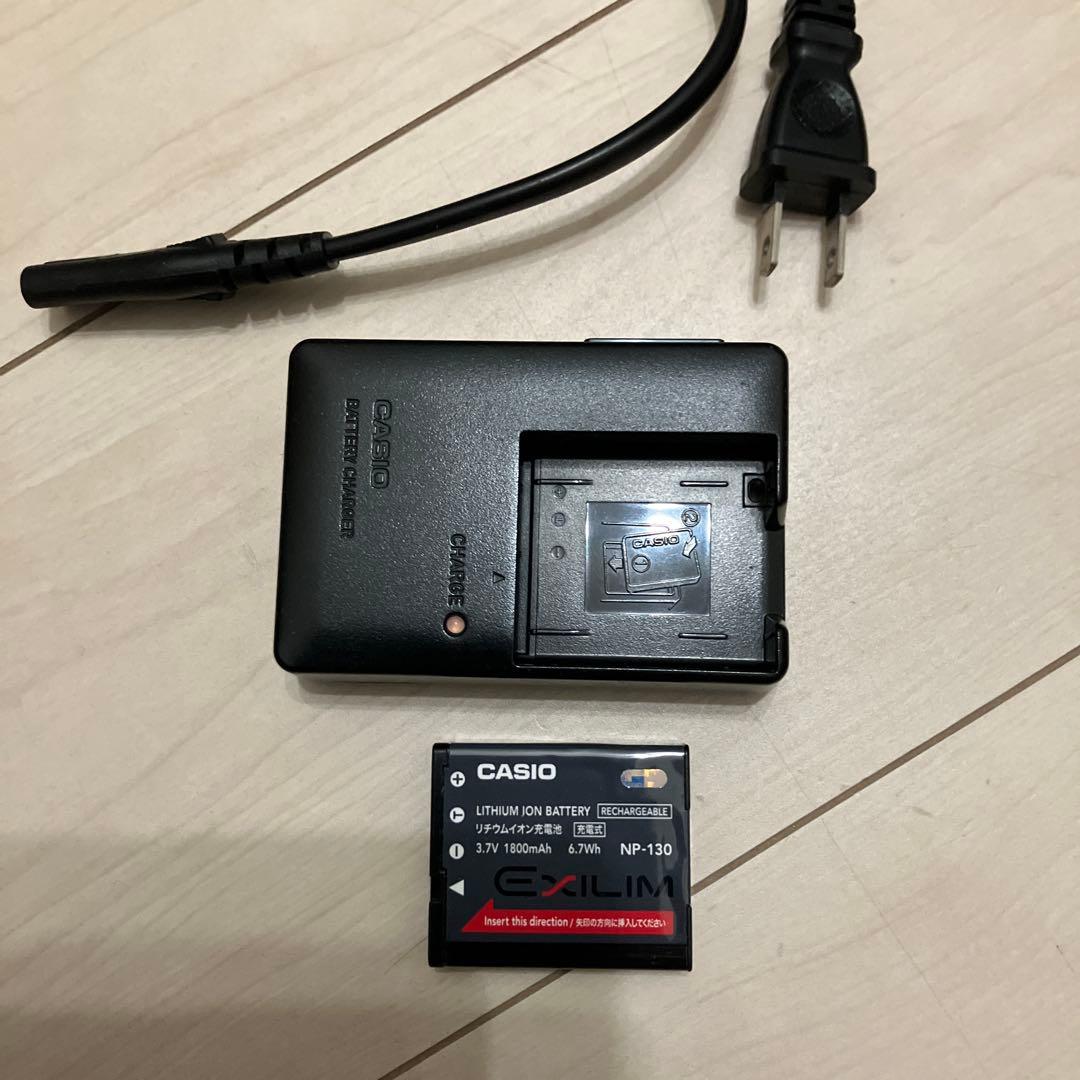 ゴルフ用　CASIO EXILIM EX-FC300S ホワイト 美品