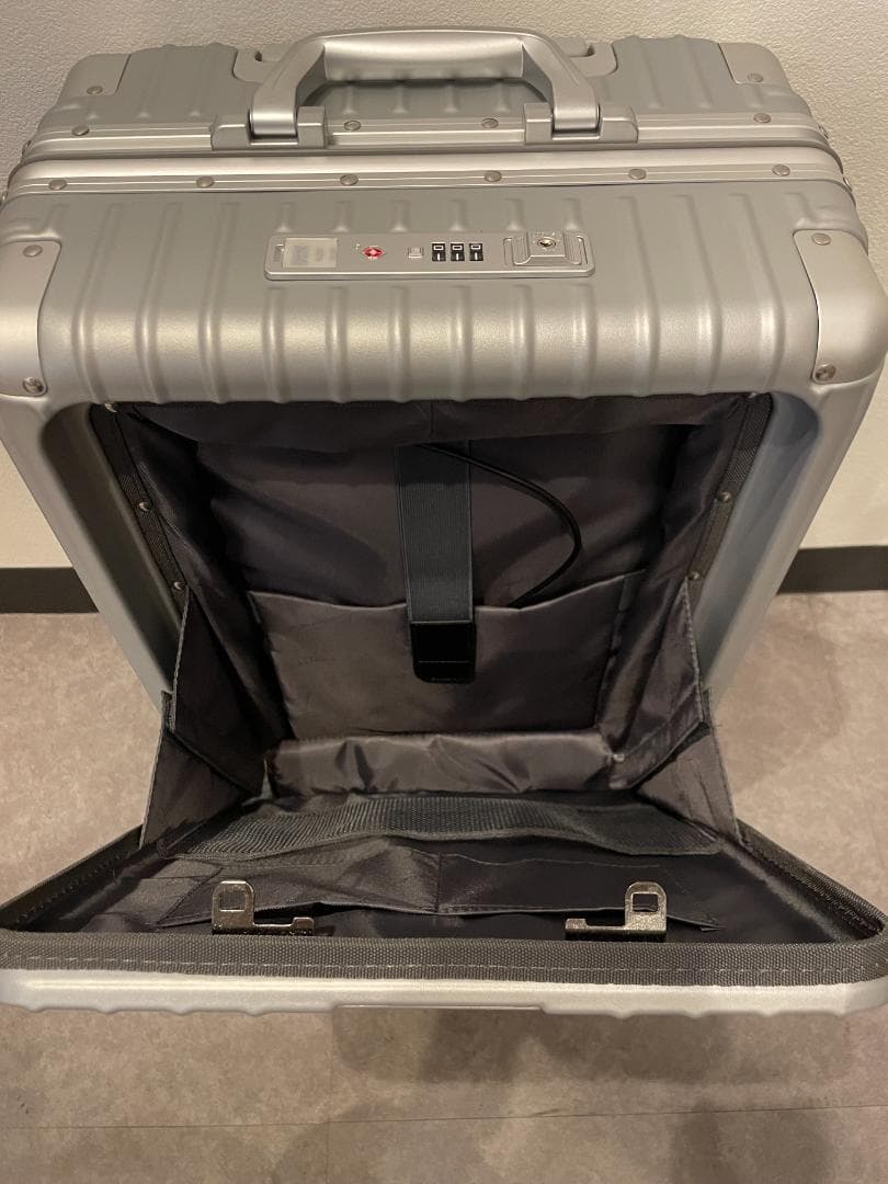 リベティ多機能キャリーケース【マットシルバーSサイズ】60