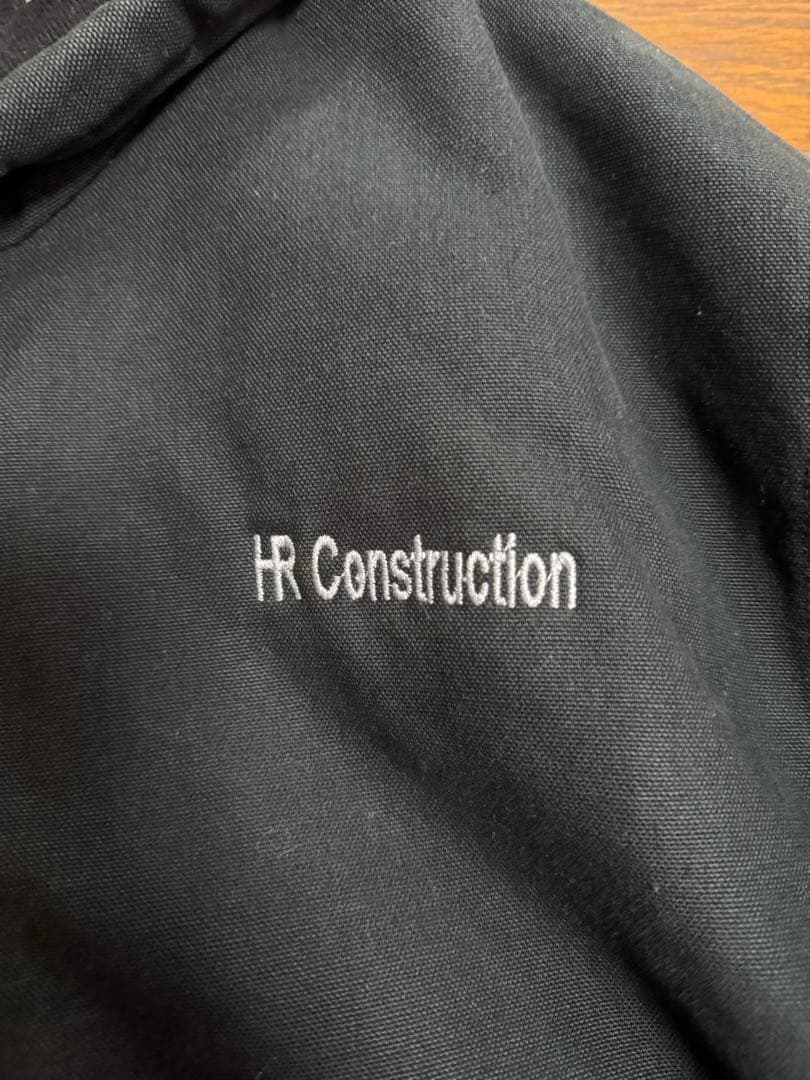 Carhartt フード付き ブラックジャンパー HR Construction