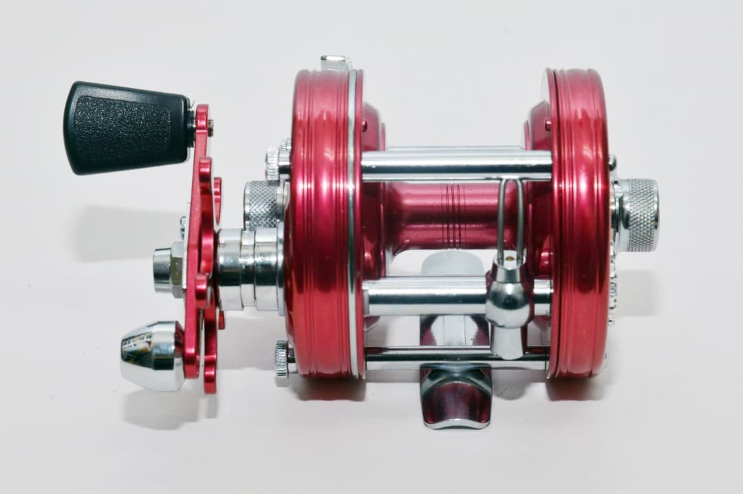 Abu Garcia 5000C Classic Replica RED - メルカリ