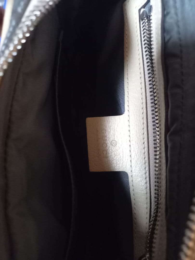 GUCCI　グッチ　ボディバッグ　グッチ オフ ザ グリッド