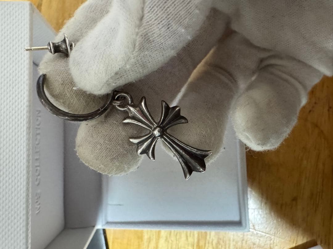 CHROME HEARTS クロスモチーフピアス