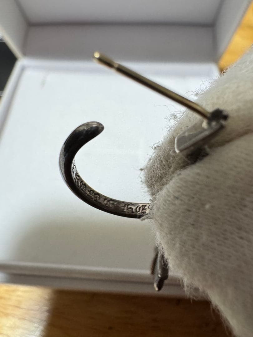 CHROME HEARTS クロスモチーフピアス