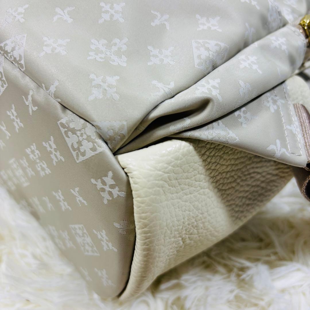 新品　ラシット　リュック　白系