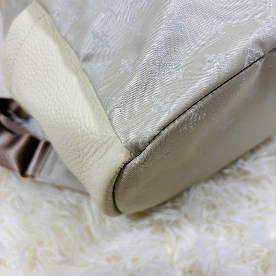 新品　ラシット　リュック　白系