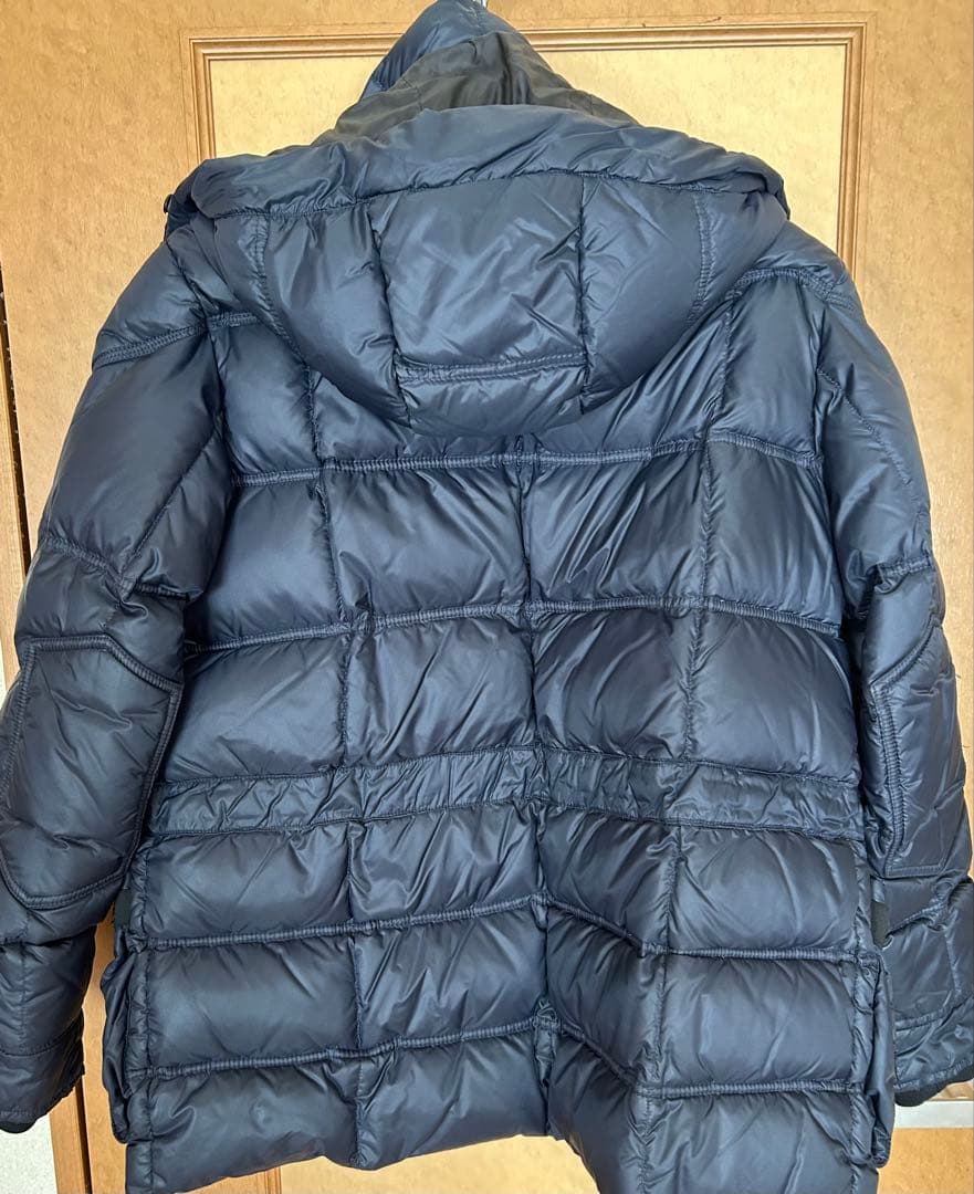 Moncler ネイビー ダウンジャケット