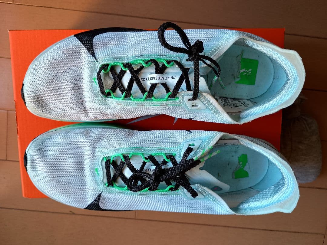 Nike ランニングシューズ ストリークフライ2　24.5cm