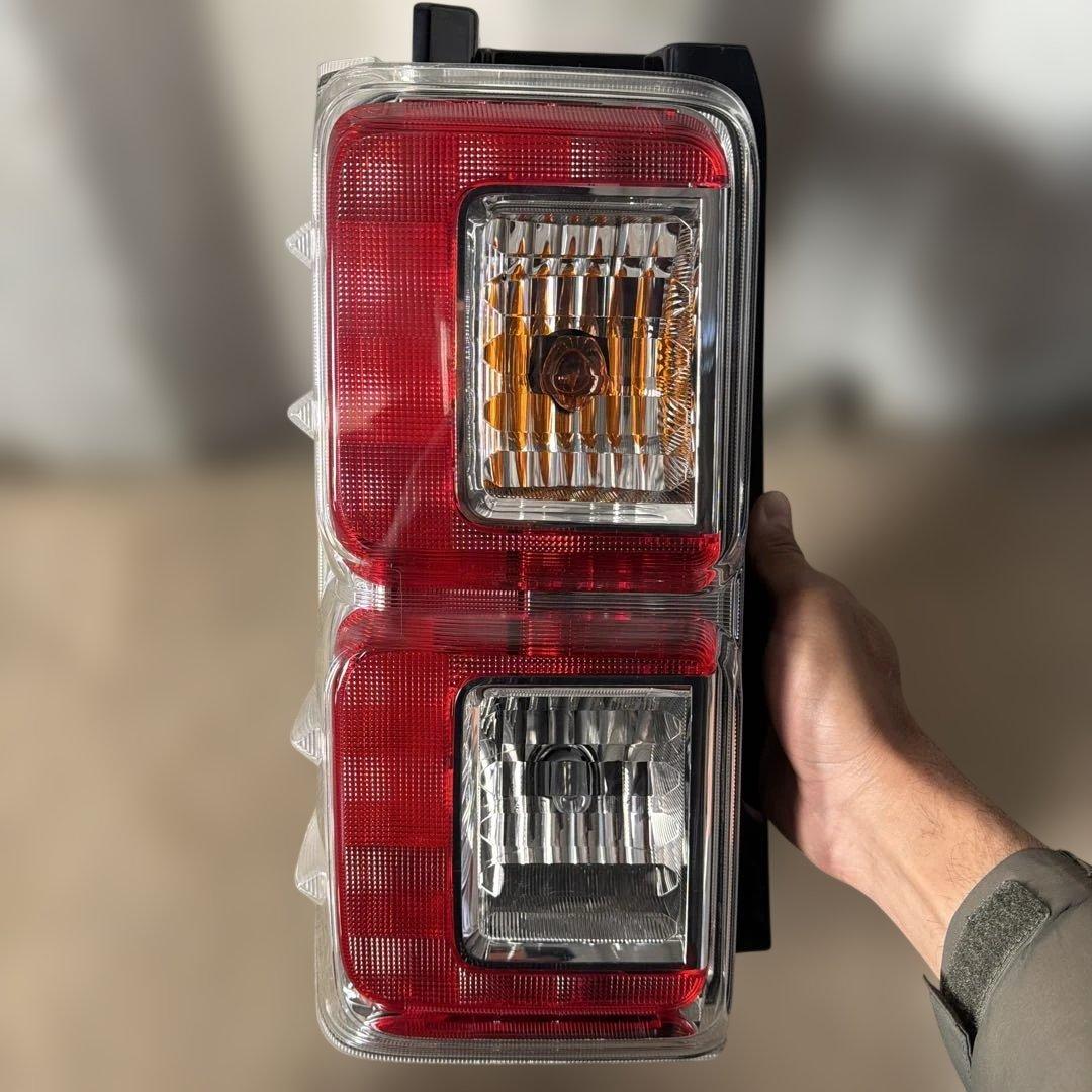 2019年 ウェイク トヨタ純正 LA700S 左テールランプ