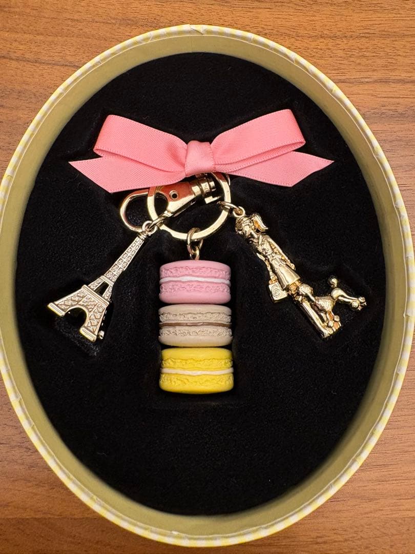新品 ラデュレ キーホルダー マカロン エッフェル塔 チャーム Ladurée