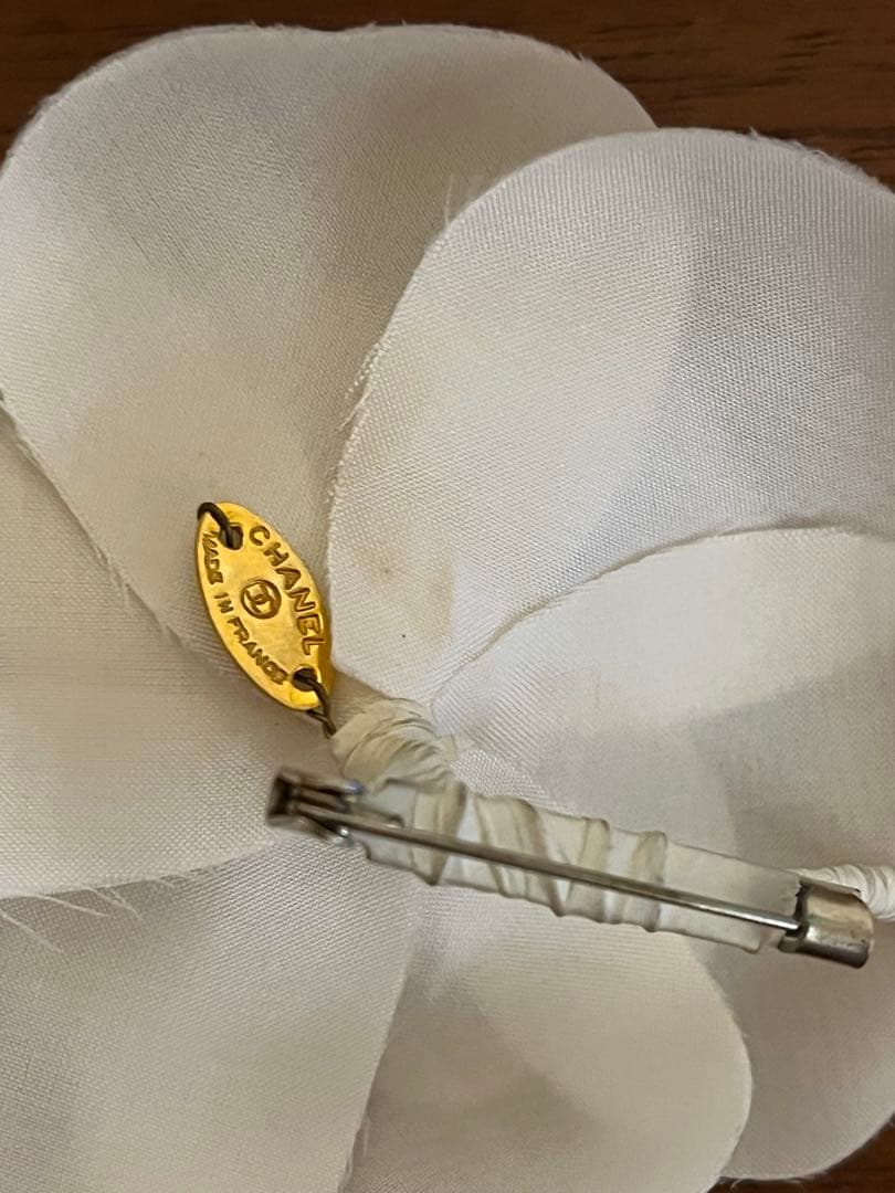 CHANEL シルクカメリアブローチ ホワイト