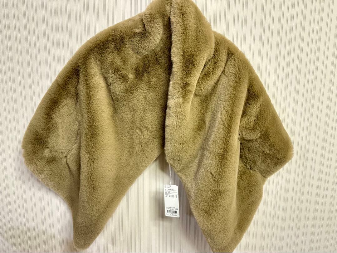 【新品未使用タグ付き】JENNEリッチボリュームファーケープ