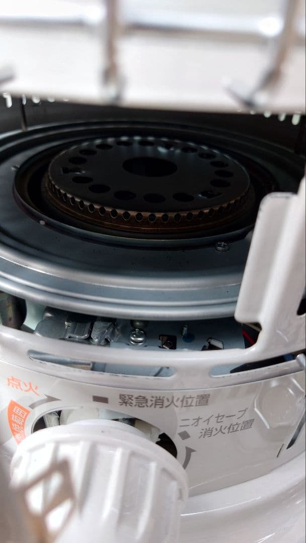 い*ー様 トヨトミ 石油ストーブ TOYOTOMI KS-67H-Wホワイト