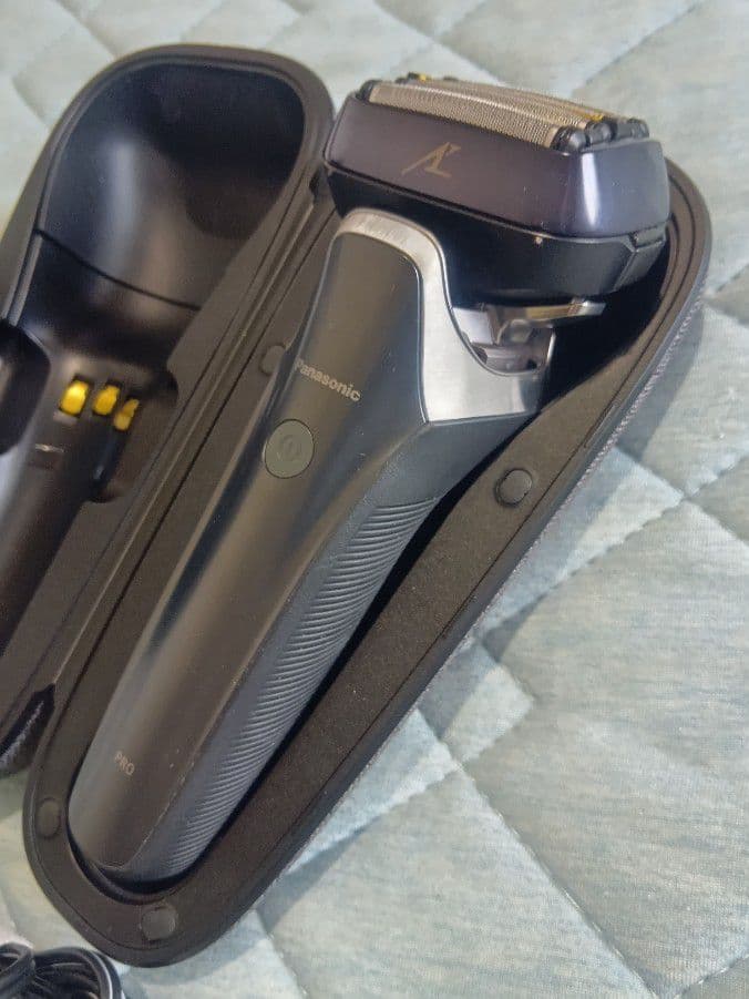 パナソニック最高峰深剃り 6枚刃 ES-LS9CX-K充電ケース 新品未使用❣️