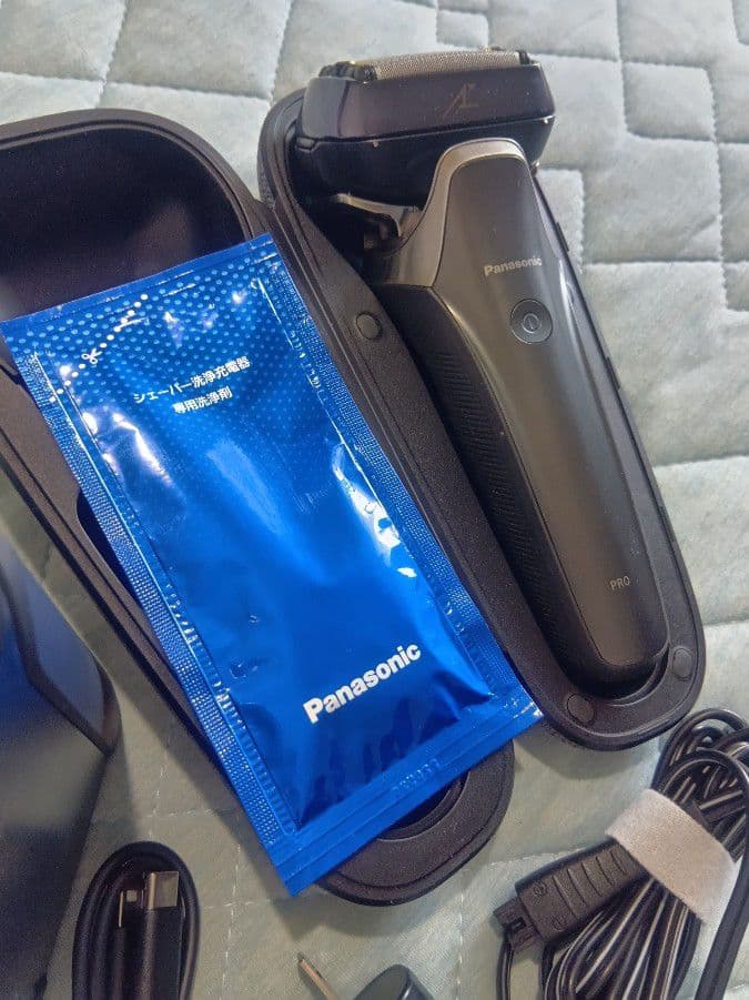 パナソニック最高峰深剃り 6枚刃 ES-LS9CX-K充電ケース 新品未使用❣️