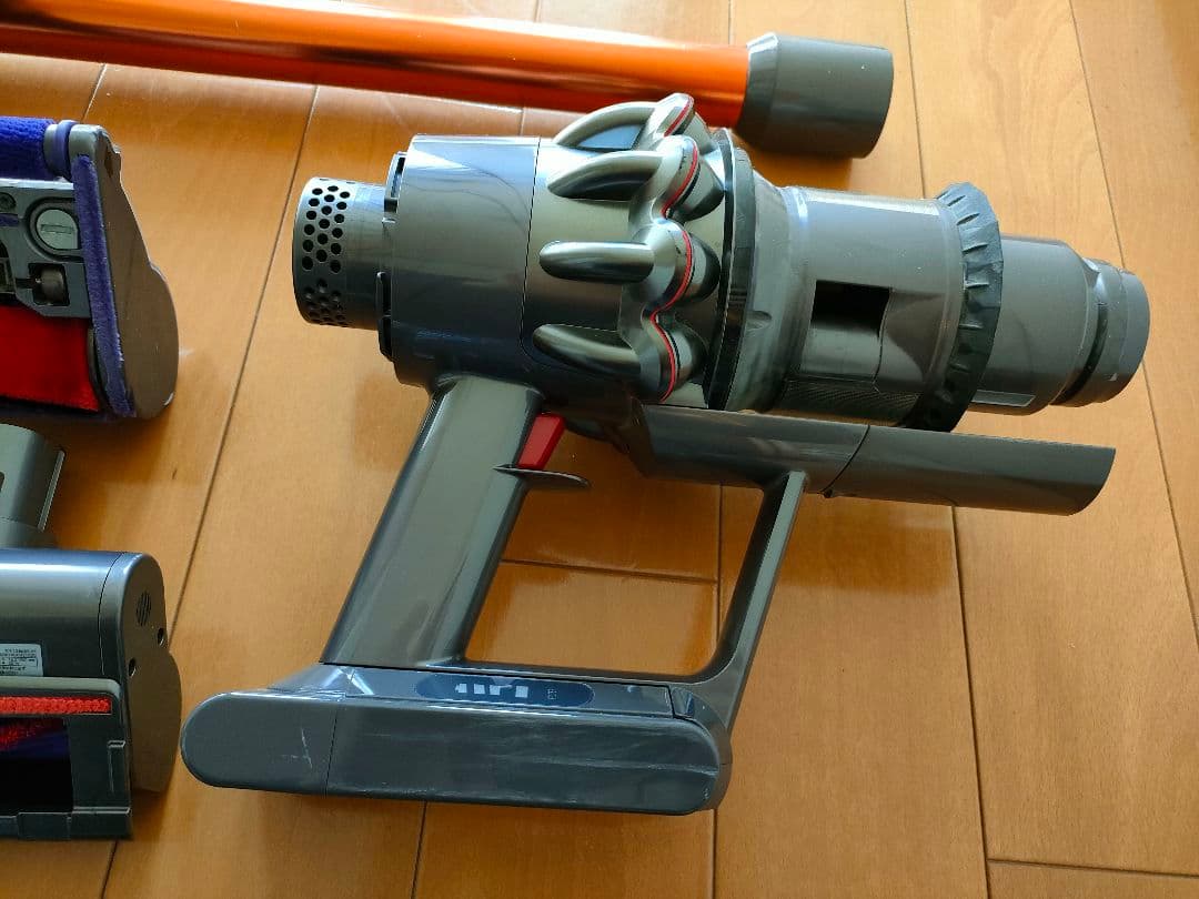 Dyson Cyclone V10 Fluffy コードレスクリーナー 掃除機