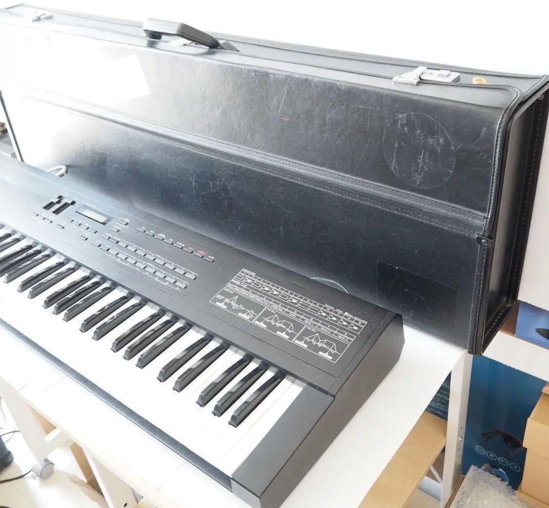 値下しました⭐️美品 ⭐️Roland D-10 シンセサイザー　全鍵盤音出OK