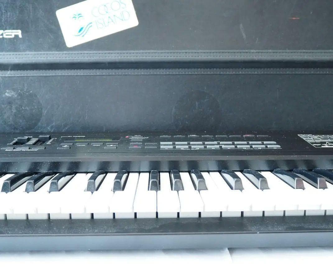 値下しました⭐️美品 ⭐️Roland D-10 シンセサイザー　全鍵盤音出OK