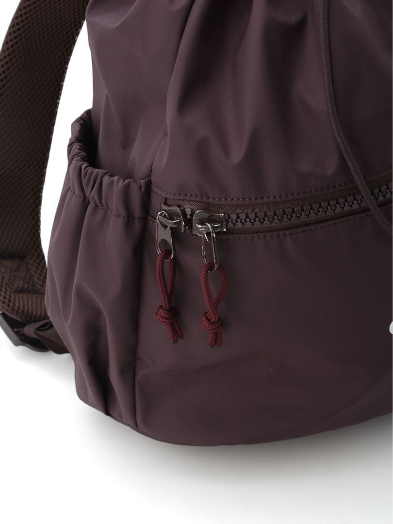 美品　撥水 emmiロゴマルチバックパック　バーガンディ