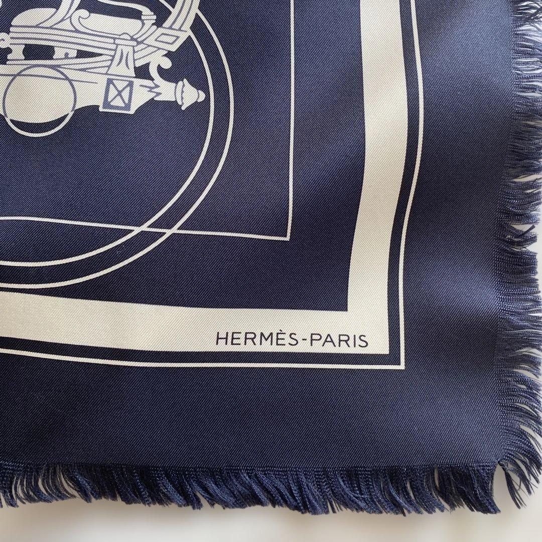 HERMÈS-PARIS シルク スカーフ　80 ネイビー箱付