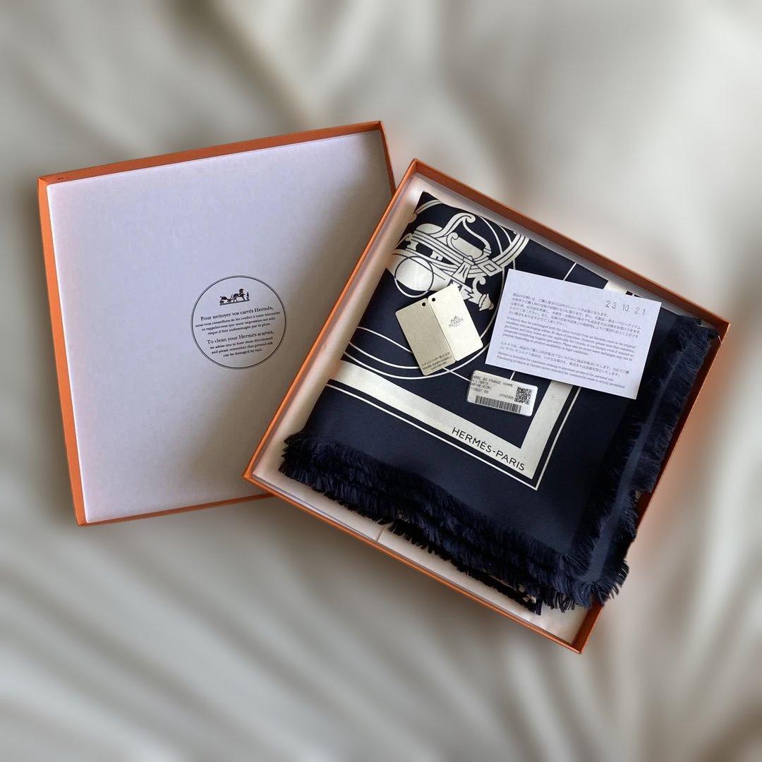 HERMÈS-PARIS シルク スカーフ　80 ネイビー箱付