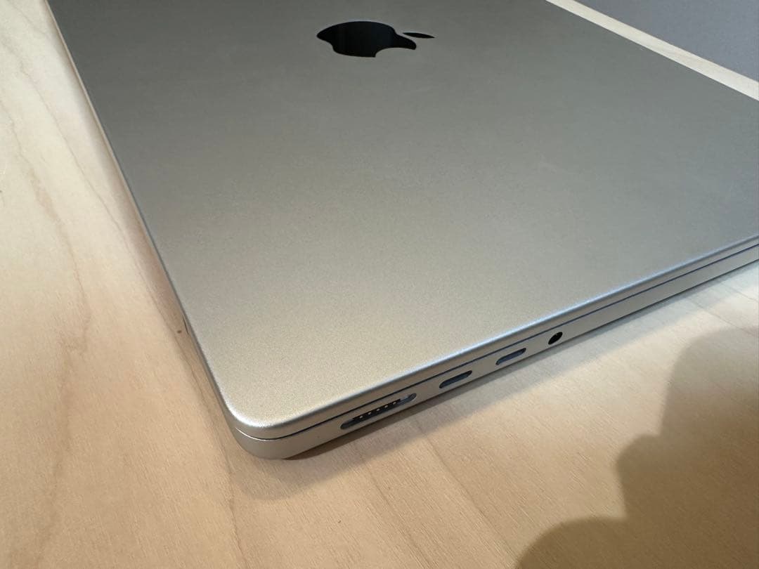 MacBook pro m4 14インチ