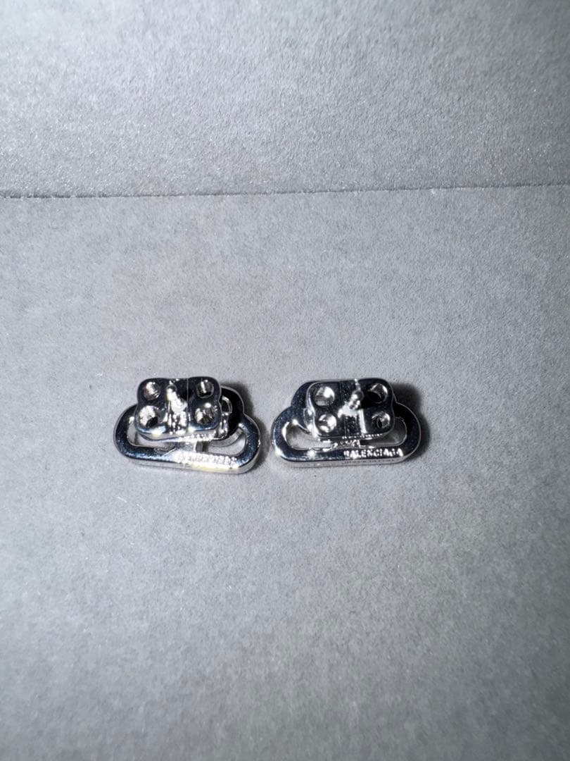 バレンシアガ BALENCIAGA ライフストーンピアス - メルカリ