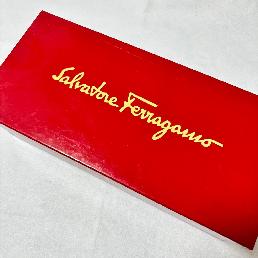 【サルヴァトーレ フェラガモ】ドライビングシューズ レザー ガンチーニ