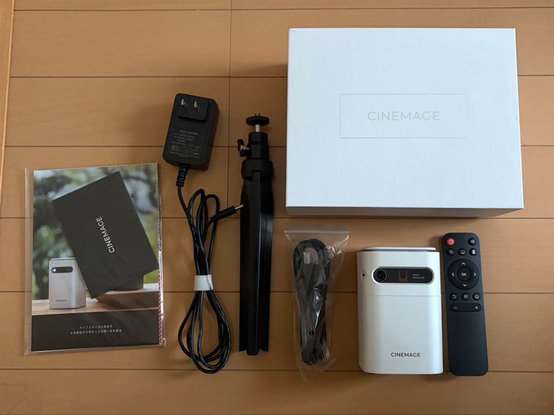 CINEMAGEmini シネマージュミニ ホワイト プロジェクター本体　三脚付