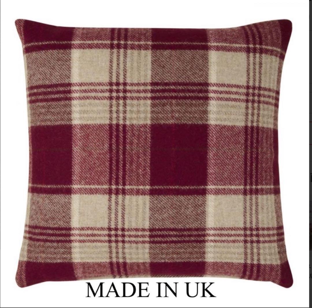 イギリス直輸入；ローラアシュレイ UK製ウールクッション　中身フェザー　新品