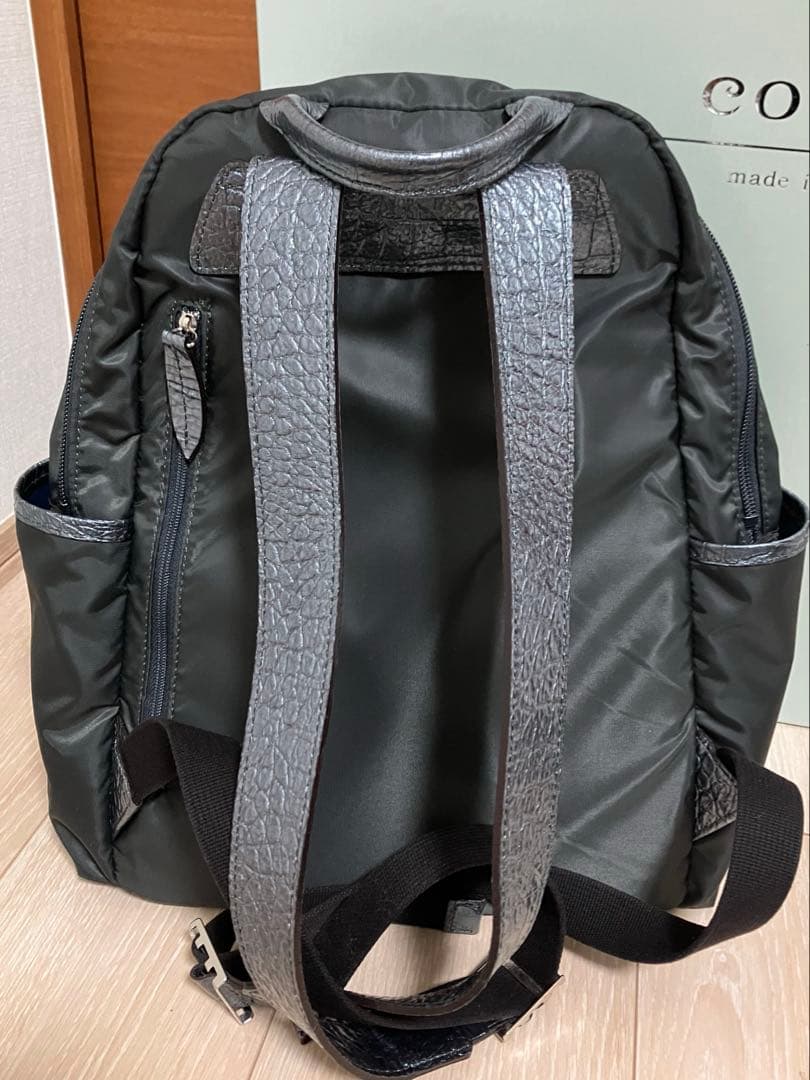 美品　cooga 軽量 ビジネスリュック クロコダイル風