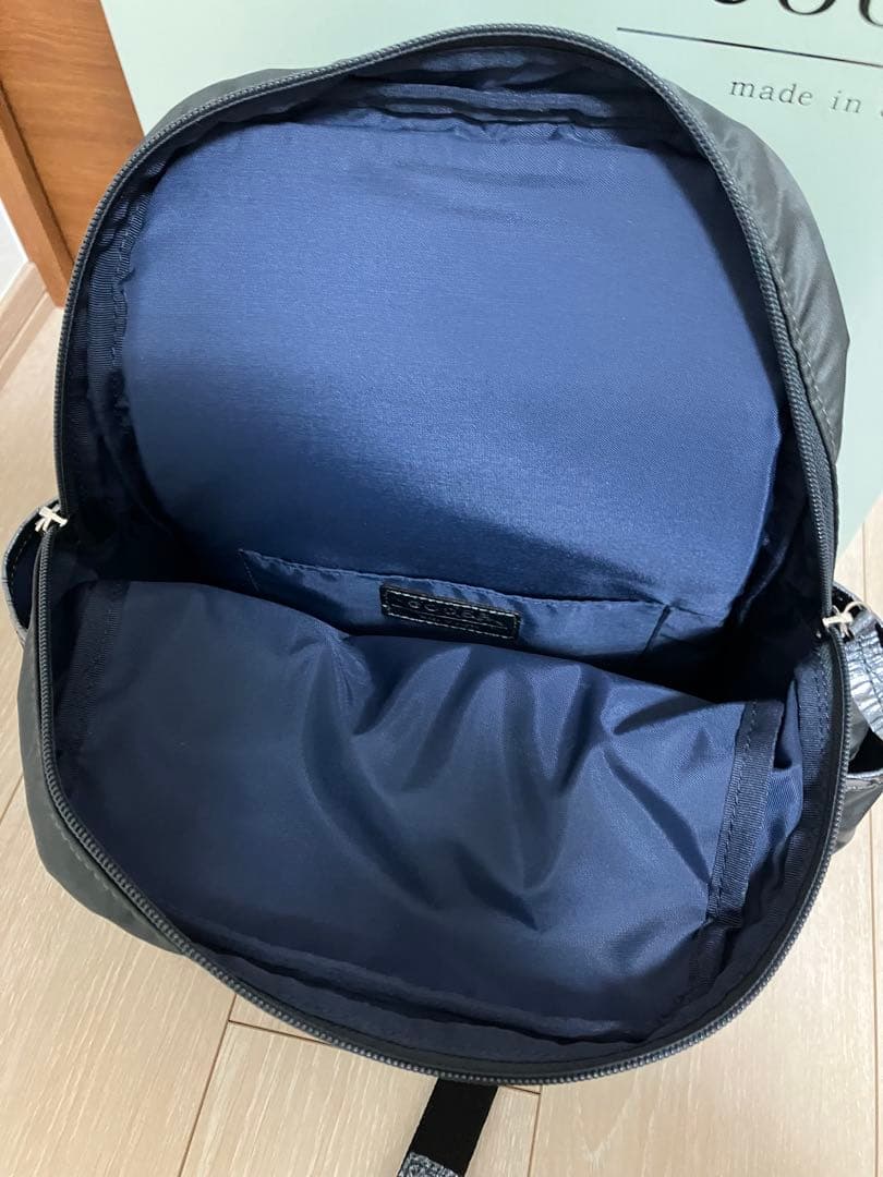 美品　cooga 軽量 ビジネスリュック クロコダイル風