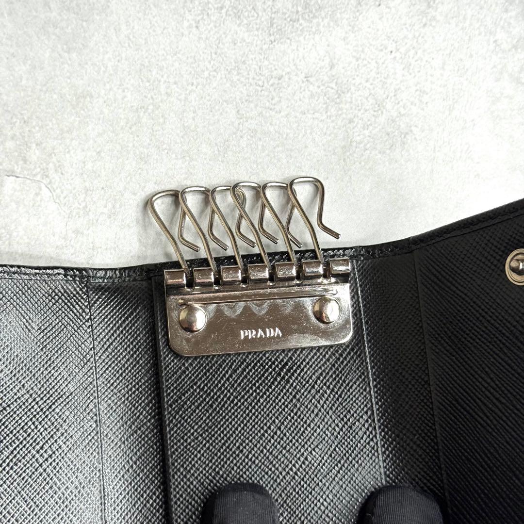 【美品】 PRADA プラダ / サフィアーノトライアングルキーケース ブラック