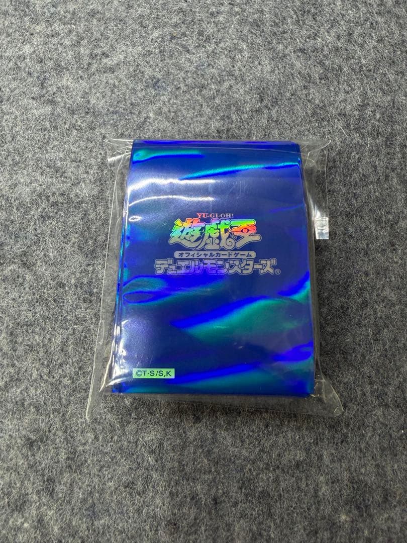 遊戯王 初期ロゴ 絶版青スリーブ メタリックブルー 62枚 - メルカリ