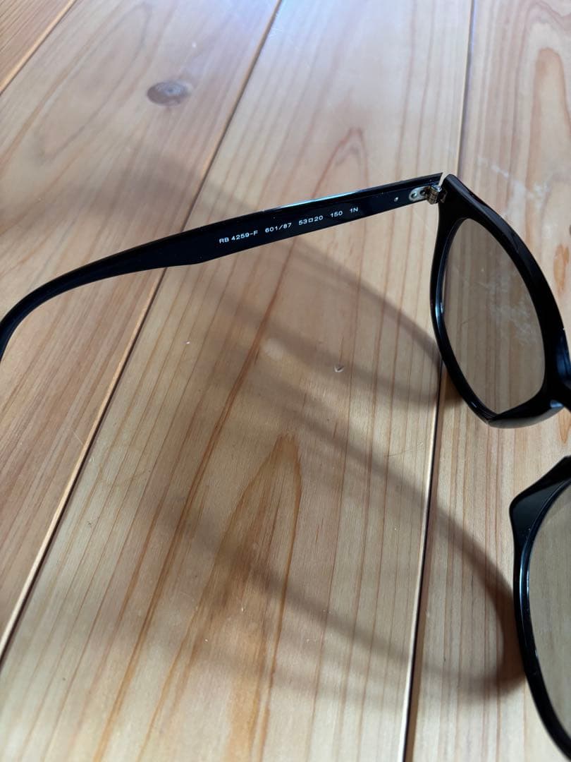 レイバン　RB4259-F ライトグレー