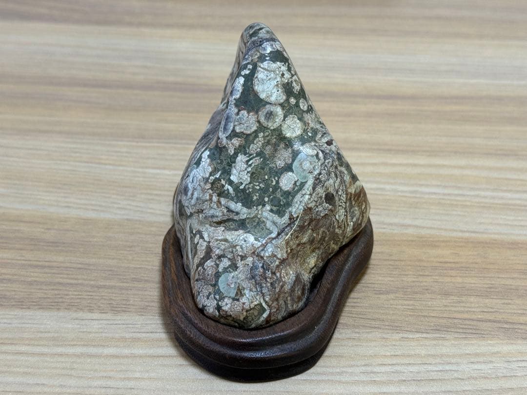 梅花石 鑑賞石 紋様石 花模様 花石 山型石 遠山石 緑石 天然石